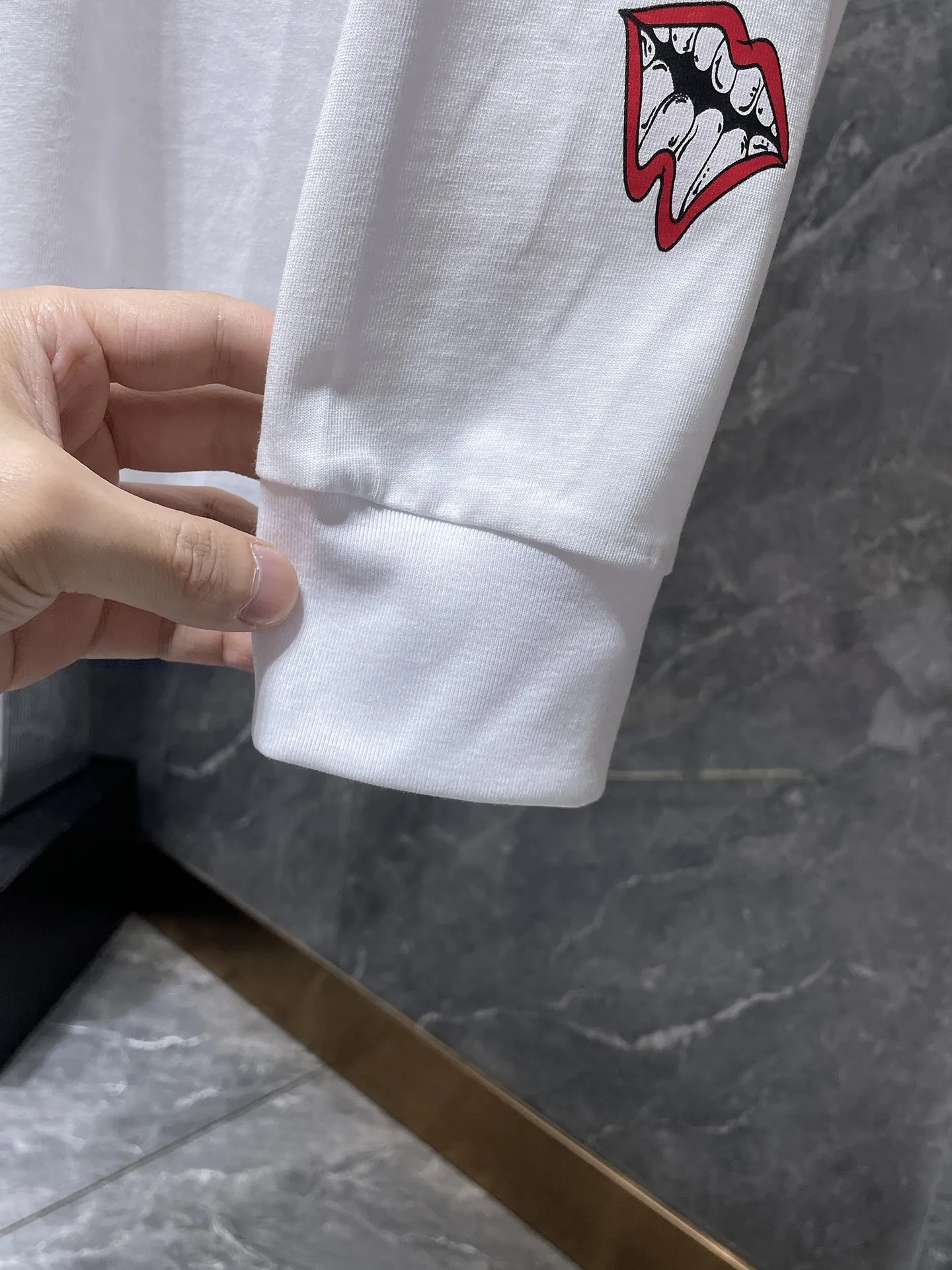 P176 Chrome Hearts🍁Long T Series🍁 Available simultaneously at counters❤️Fully upgraded fabrics! ! Crow MattyBoy red lip cross-stitch embroidery leather long-sleeved T. Re-engraved version 1:1 high weight original fabric 🌈Recommended colors: black white 🌈 Size: S, M, L, XL